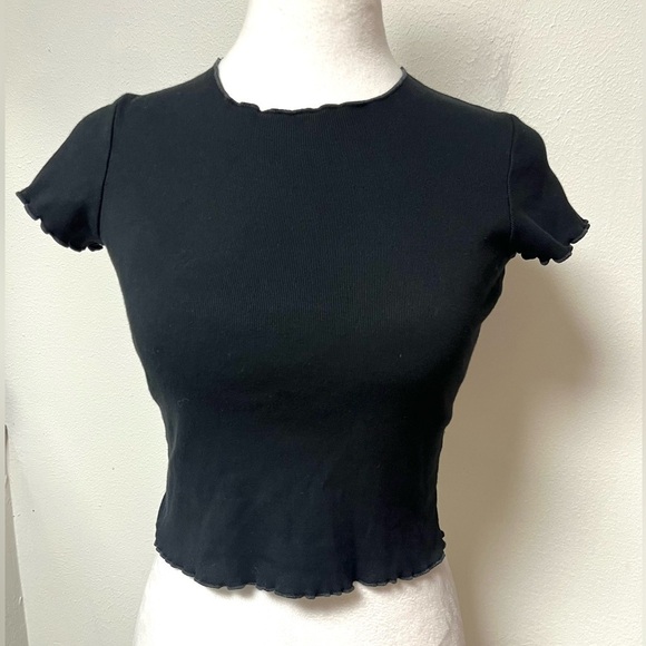 Brandy Melville Tops - Brandy Melville Black Lettuce Edge Cropped Top Size Small